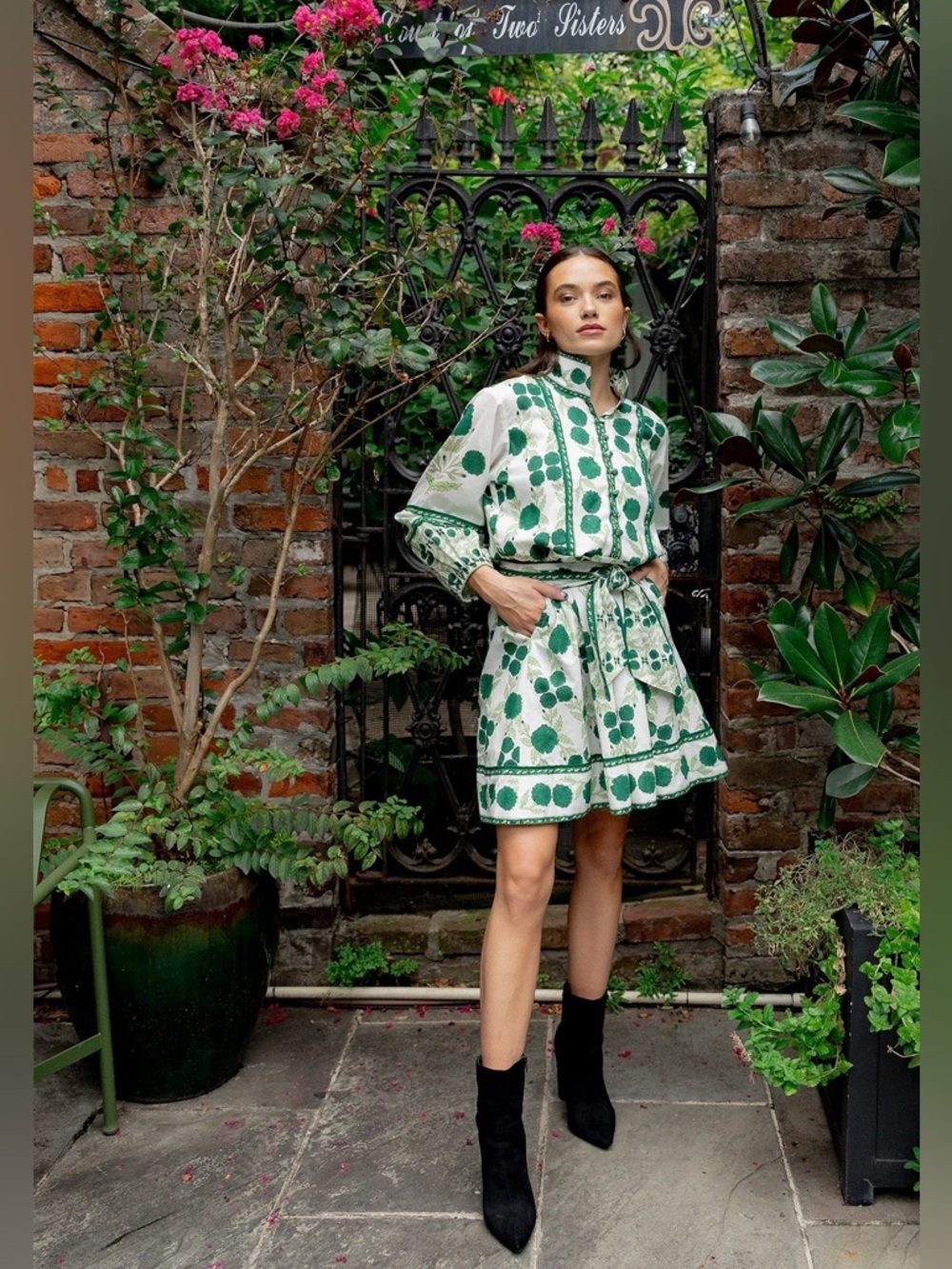 SUE SARTOR Flounce Shorty Emerald Green Marigold M NWOT